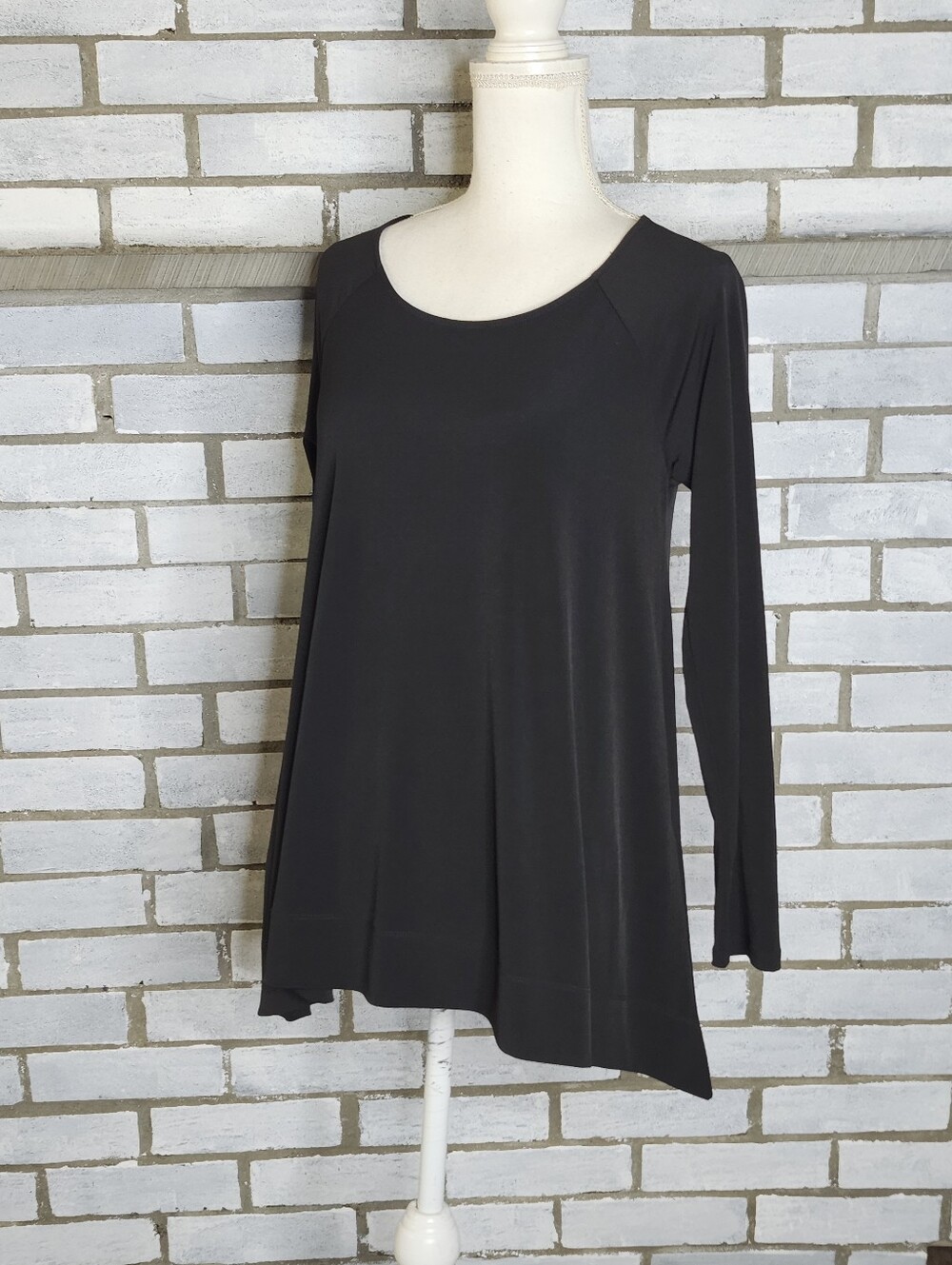 • Chico's Women's Long Sleeve Liquid Knit Relaxed Fit Top Size 0 Small Black